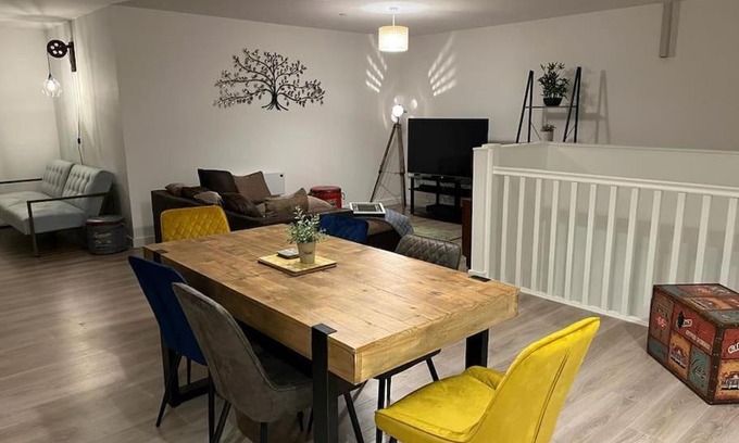 Peterborough Apartment | Bayard Luxe 2 Bedroom Penthouse Duplex