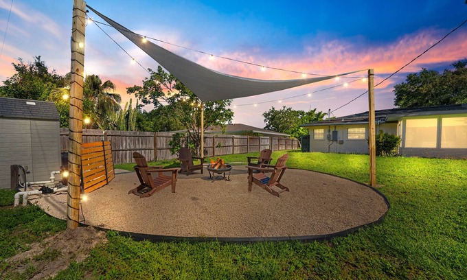 Whitfield House | BayBreeze Cottage Family-Friendly Sleeps 6-8 Near SRQ, Ringling & Beaches