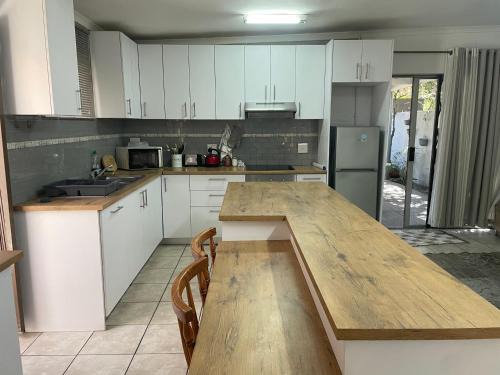 Gordons Bay Central Apartment | Baybreeze Flatlet