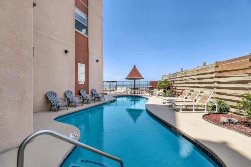 South Padre Island House | Bayfront condo with water view & boat slips!