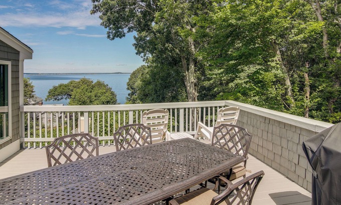 Plymouth House | Bayfront Plymouth Gem w/Sunroom, Steps to Shore!