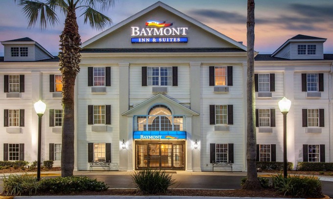 Southpoint Hotel | Baymont by Wyndham Jacksonville/Butler Blvd
