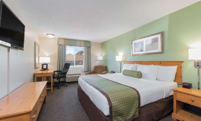 Pierre Hotel | Baymont by Wyndham Pierre