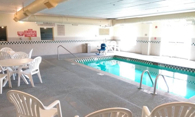 Clinton Hotel | Baymont by Wyndham Clinton