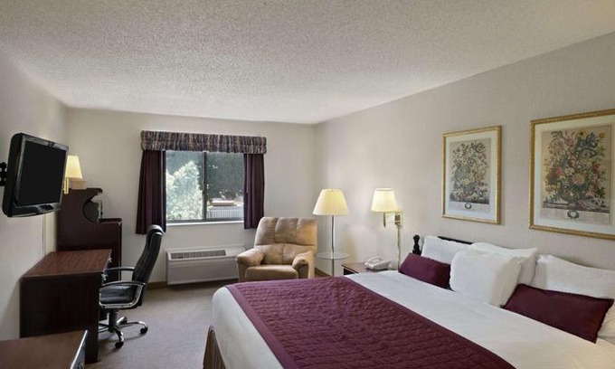 Whitewater Hotel | Baymont by Wyndham Whitewater
