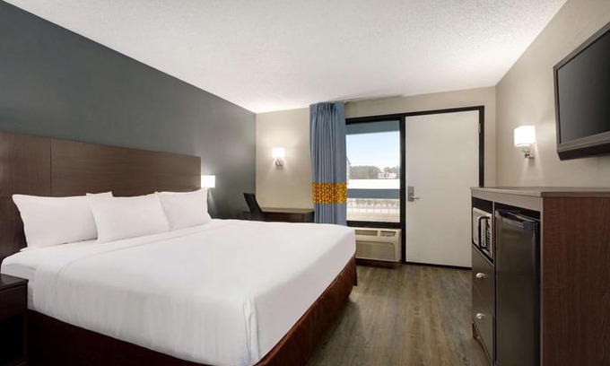 Wilmington Hotel | Baymont by Wyndham Wilmington Wilmington