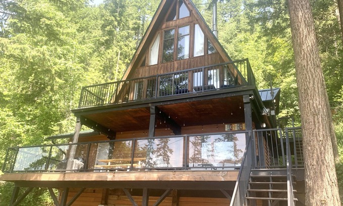 Celista House | Bayside Estate - Semi-Waterfront - Shuswap Vacations & Sledding Accommodation