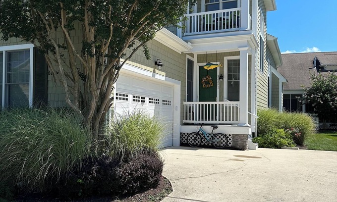 The Commons Villa | Bayside luxury home! Pools, jacuzzi playground Bay view restaurant, golf course!