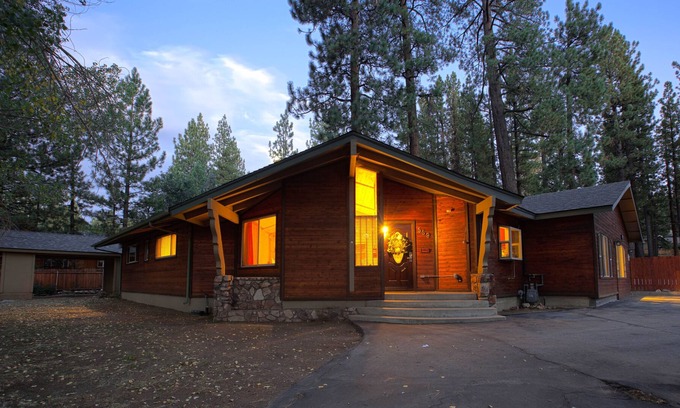 Summit Estates Cabin | BBCourt Sleeps 16 5b Game Room