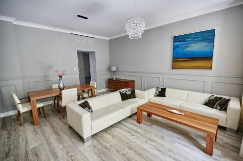 Chorzow Apartment | Beżowy Apartament DE LUX dla 4 osób Chorzów Katowice
