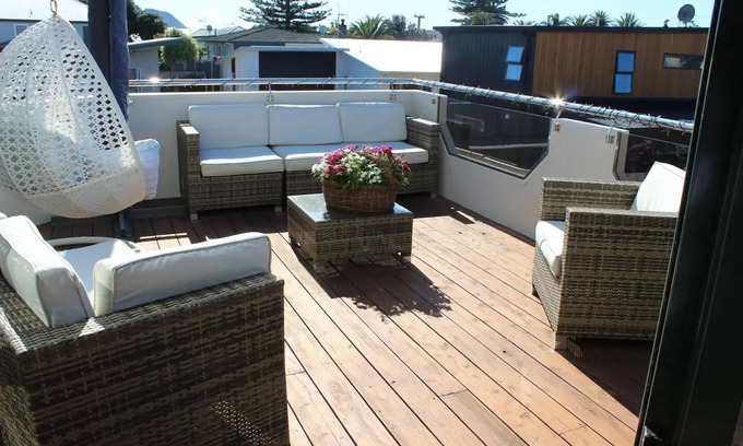 Mount Maunganui House | Beach access across road. Safe Patrolled beach. All day sun. Relaxed Vibe.
