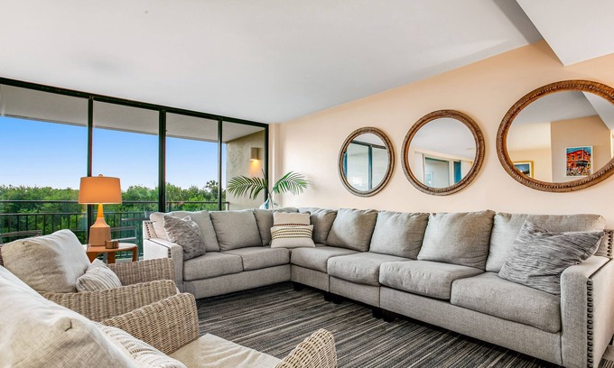 Fernandina Beach Condo | Beach condo with balcony, W/D, AC, outdoor pool & fast WiFi
