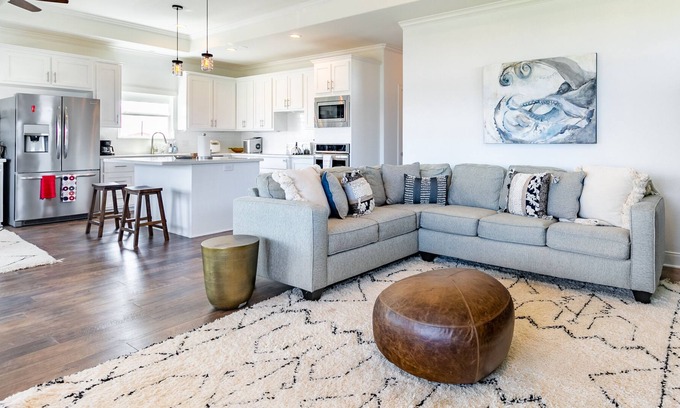 Surfside Beach Cottage | Beach Cottage w/ 3BR Ocean view and Balcony