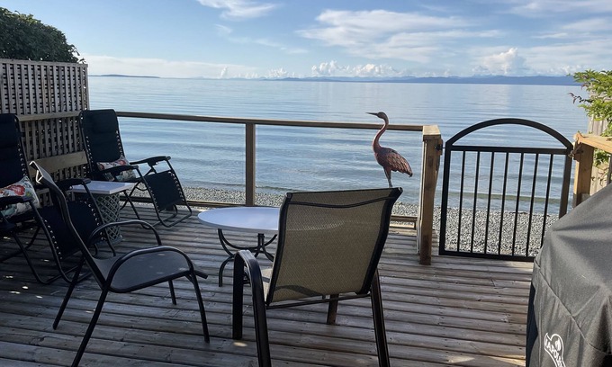 Regional District of Nanaimo Cottage | Beach front cottage.