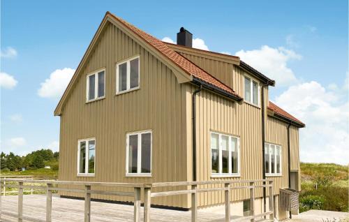 Smøla House | Beach Front Home In Smøla With Kitchen