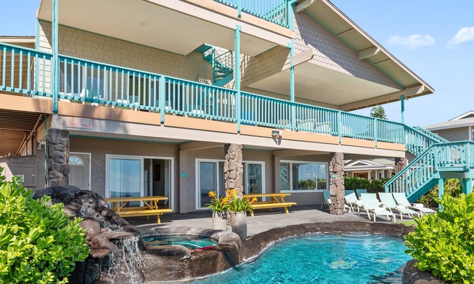 Makaha House | BEACH FRONT Paradise With A/C, Pool & Jet Tub