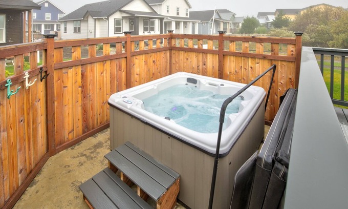 Ocean Shores House | Beach Fun - Oyhut Bay Seaside Village