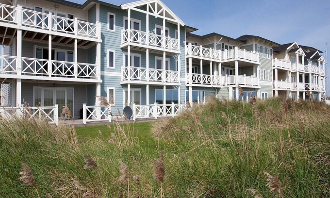 Municipality of Hellevoetsluis Apartment | Beach Hotel Bliss for Two