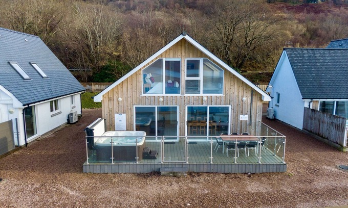Kentallen Cottage | Beach House 2 with Hot Tub - sleeps 8 guests in 4 bedrooms