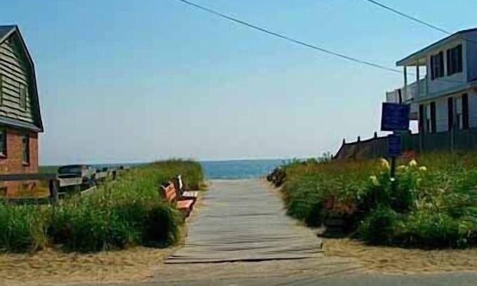 Seabrook House | Beach House at Seabrook Beach NH 50 steps to the sand!