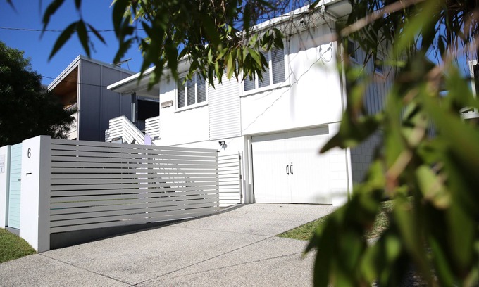 Moffat Beach House | Beach House @ Moffat ~ 100m walk to beach