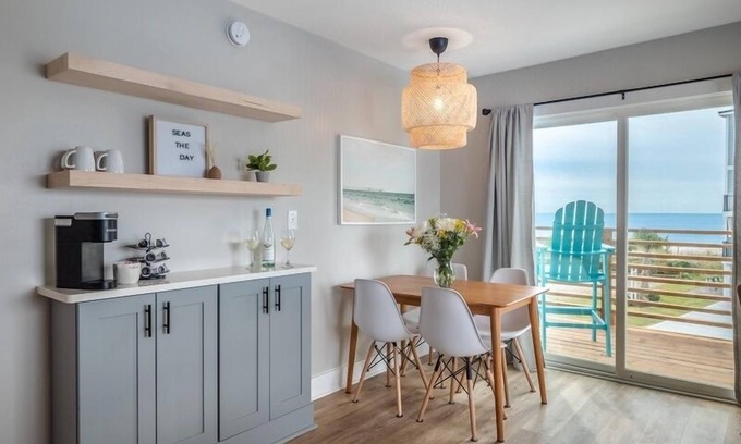 Yaupon Beach Hotel | Beach House OKI - Premium Two King Suite in hotel on Oak Island, North Carolina