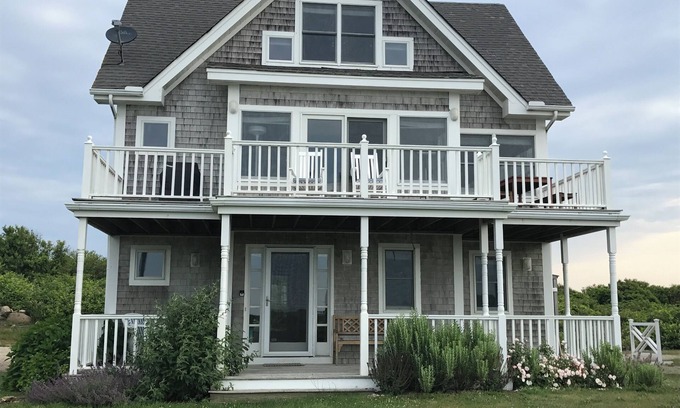 New Shoreham House | Beach is just steps away! Private path from upscale family home! Booking 2025!