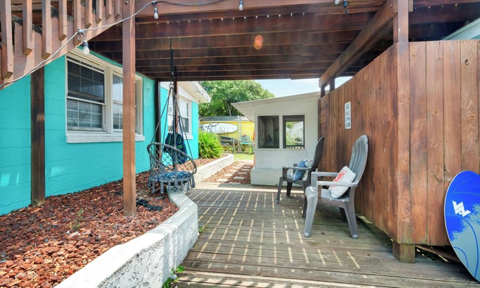 Emerald Isle Cottage | Beach King Size suite cottage B retreat with 2 queen size bunks