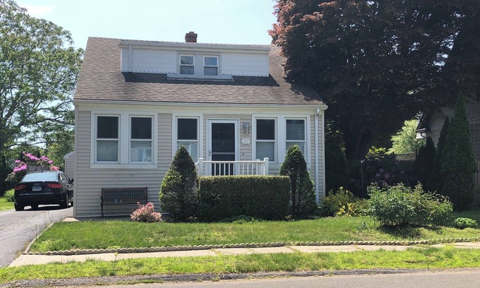 Milford House | Beach Neighborhood House…walk to beach, downtown and train station.