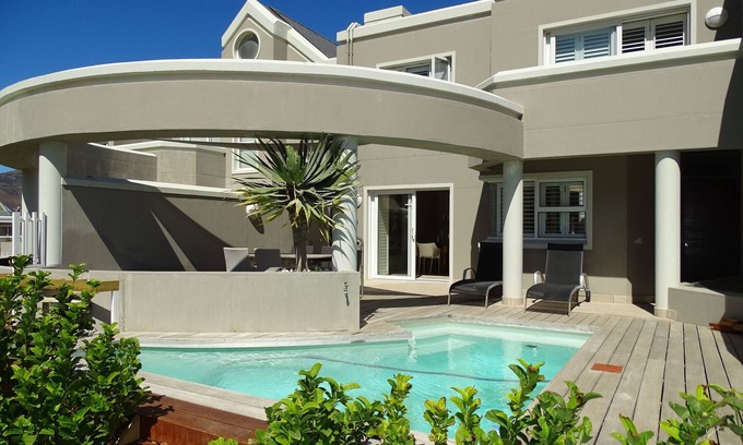 Hout Bay House | Beach Place Hout Bay , modern Townhouse alongside the beach, sleeps 6