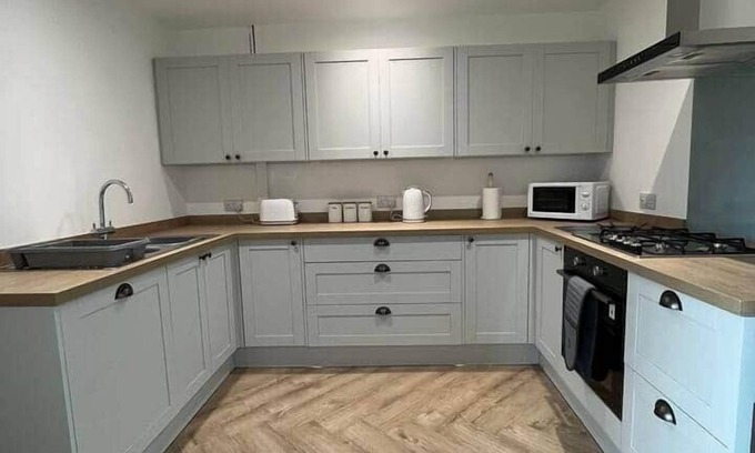 Lowestoft House | Beach retreat!