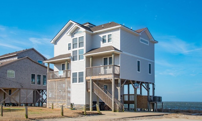 Brigands' Bay House | Beach Serendipity Too - Upscale 3 Bedroom SoundFront Home in Frisco