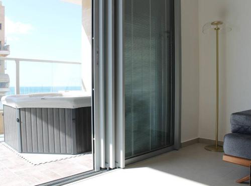 Ashkelon Apartment | Beach Suite Israel- Private Jacuzzi, Sea View, Marina Front, 3 Bedrooms ביץ סוייט ישראל- ג'קוזי פרטי עם נוף על המרינה 3 חדרי שינה