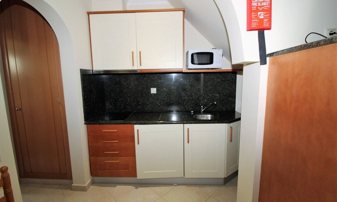 Calicos Apartment | Beach Waves / Albufeira