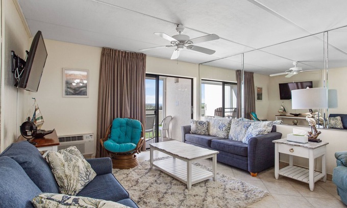 Crescent Beach Condo | Beacher's Oceanfront Patio Plus Suite with onsite Front desk and Service