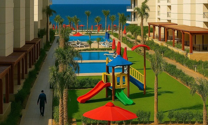 Al-Manasrah Ski Chalet | Beachfront Chalet in Porto Said with Pool