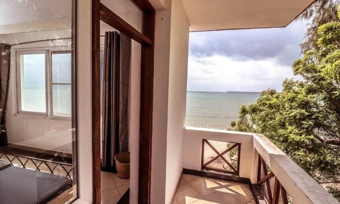 Moshi Apartment | Beachfront 3BR apart w/ views of the Indian Ocean