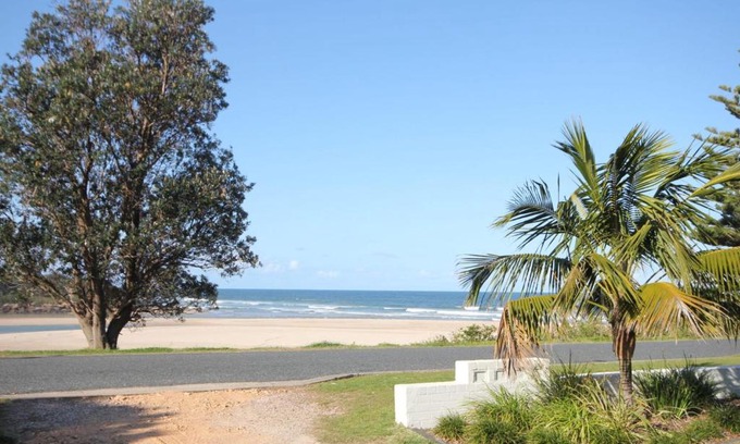 Lake Cathie Apartment | Beachfront 4