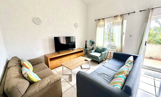 Flic-en-Flac Apartment | Beachfront Apartment with Pool & Tennis - Flic En Flac