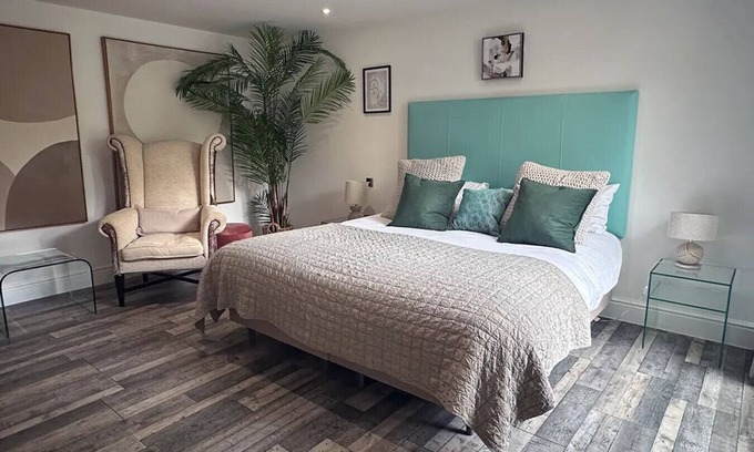 Penarth Hotel | Beachfront Balcony Oasis Room