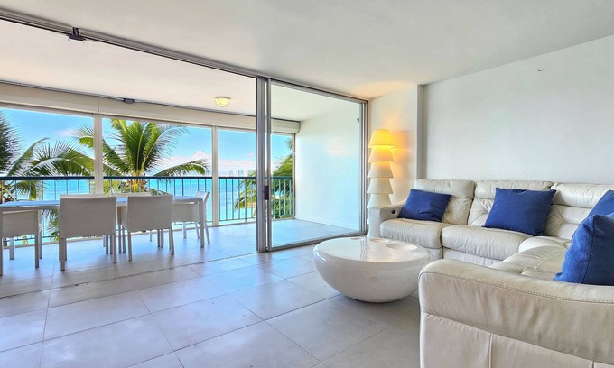 Diamond Head - Kapahulu - St. Louis Condo | Beachfront Beautiful & Spacious King bed Condo with Dedicated Free Parking Spot