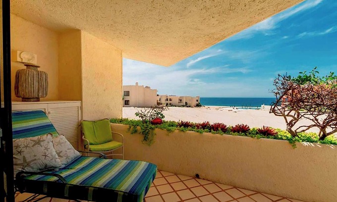 Centro Condo | Beachfront Bliss | Ocean Views, Gym, Pools, Patio