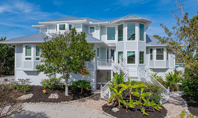 Boca Grande House | Beachfront Boca Adventures - Private Beach & Dock!