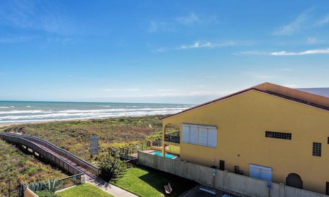 South Padre Island Condo | Beachfront condo with pool, hot tub & sundeck!