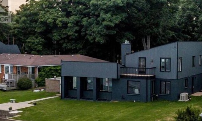 Port Colborne Cottage | Beachfront