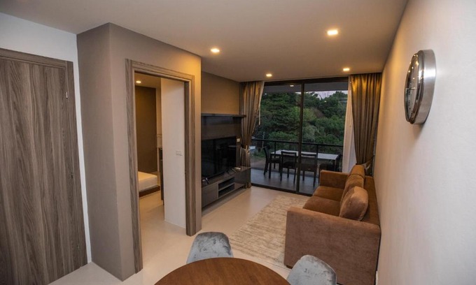 Mae Pim Apartment | Beachfront Condo Escape 243