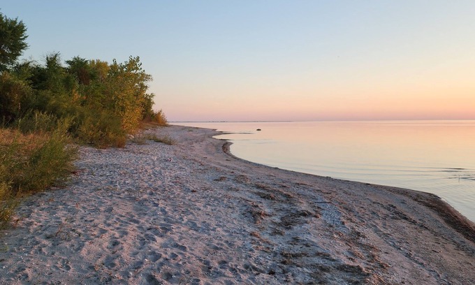 Saint Ambroise Cottage | BEACHFRONT COTTAGE *fully renovated*