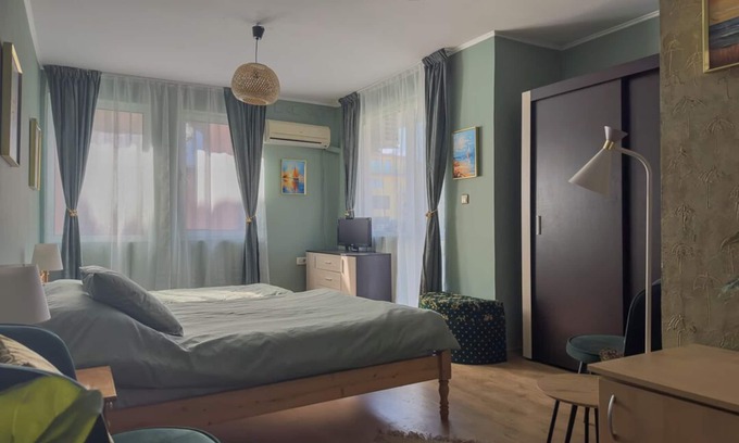 Ravda Cabin | Beachfront Double Room in Ravda -Garden with Kitchen and Parking in the Backyard