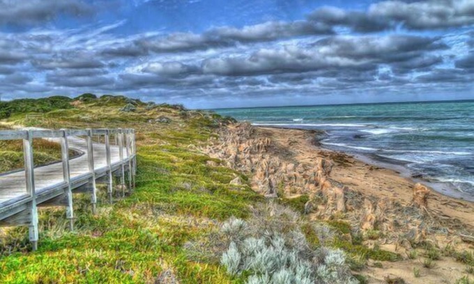 Halls Head House | Beachfront Haven with Stunning Views