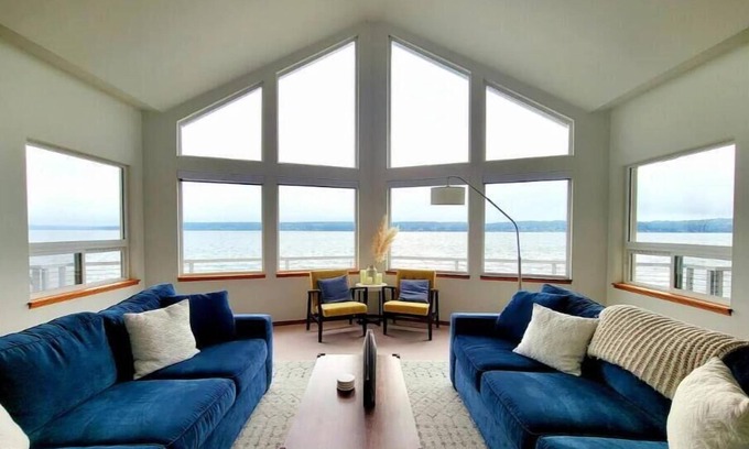 Rollingbay House | Beachfront home in Port Ludlow w/game room